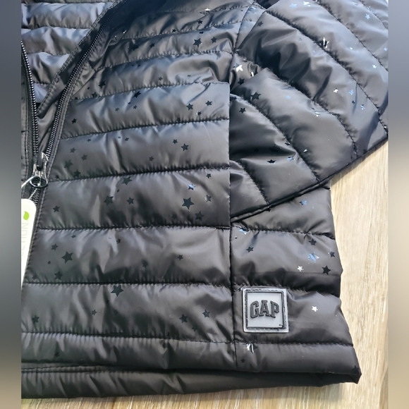 GAP gender neutral PrimaLoft  black on black stars puffer jacket Size 6-7 - Picture 4 of 10